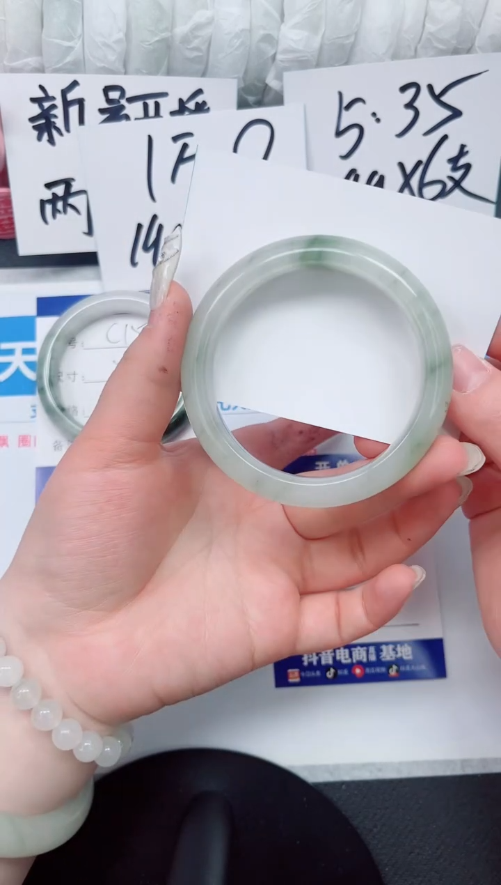 【闪购商品】石英质玉手镯未镶嵌c152