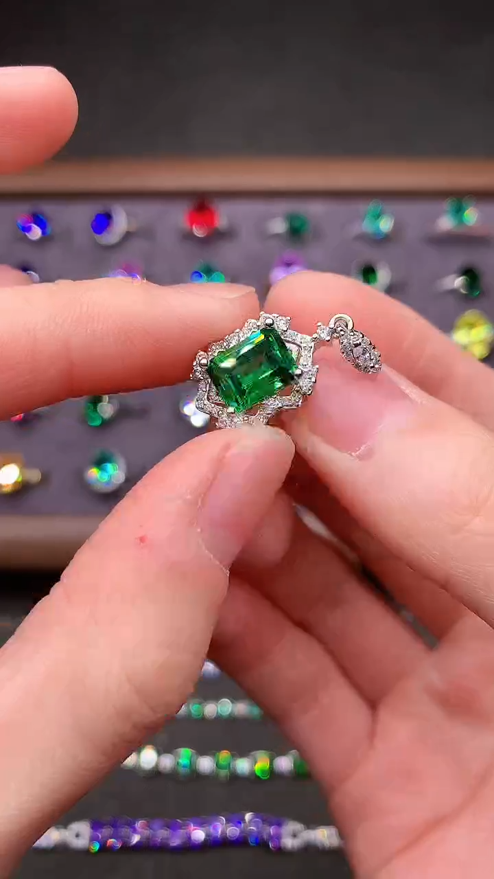 【闪购商品】透辉石吊坠银S925镶嵌....