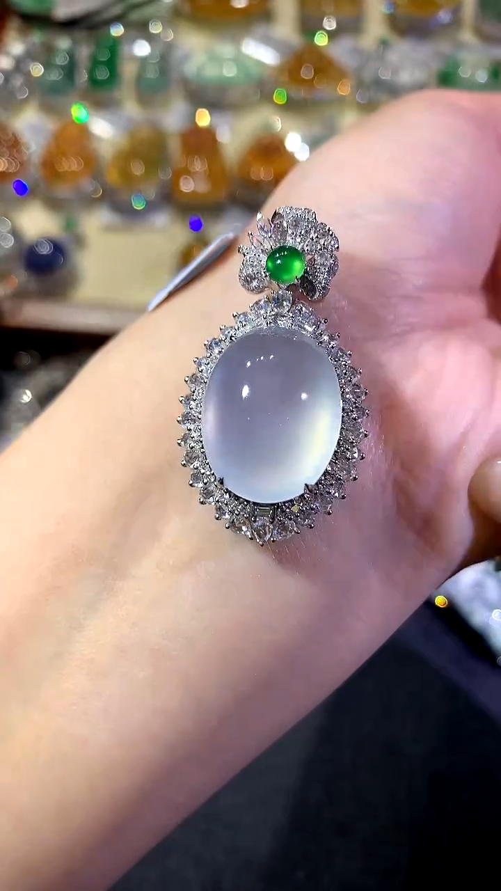 【闪购商品】翡翠吊坠(不含链)18K金镶嵌358-蛋面