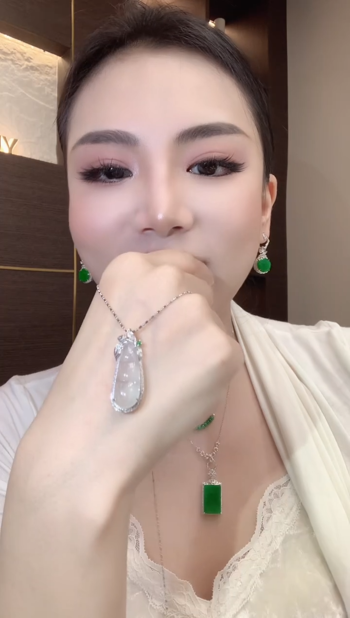 吊坠(不含链)18K金镶嵌翡翠A10