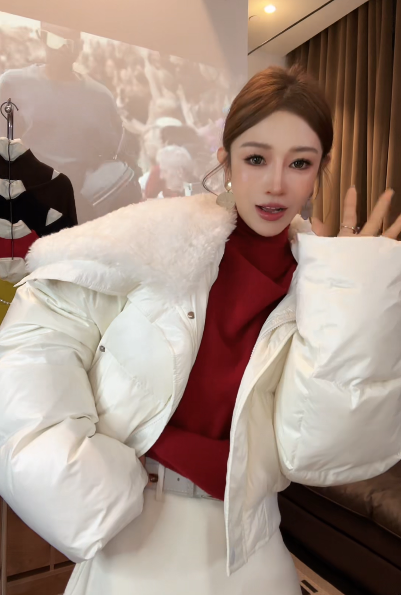 1027珍珍家 冬款翻毛领短款小香风气质羽绒服