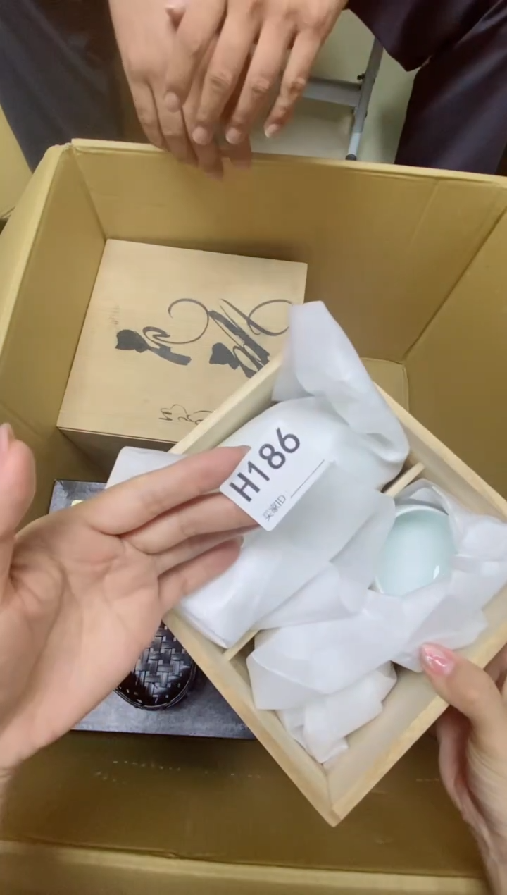 瓷片阿**德H186默认微瑕，谨慎参拍