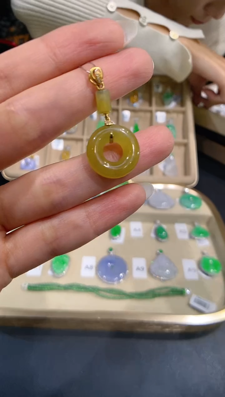 【闪购商品】翡翠颈饰18K金镶嵌甜甜圈