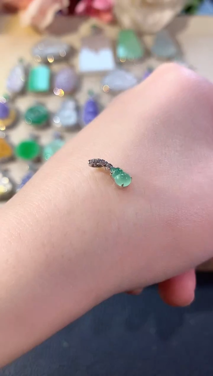 吊坠(不含链)18K金镶嵌翡翠冬日珠宝E4