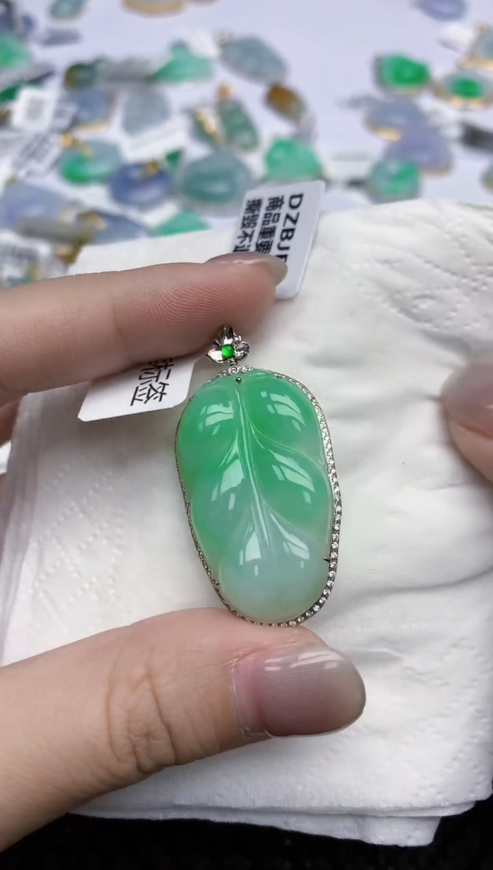 【闪购商品】翡翠颈饰18K金镶嵌天然翡翠A货