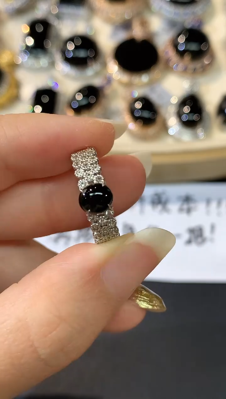 18K金镶嵌戒指翡翠W40|多样性发其一|3980