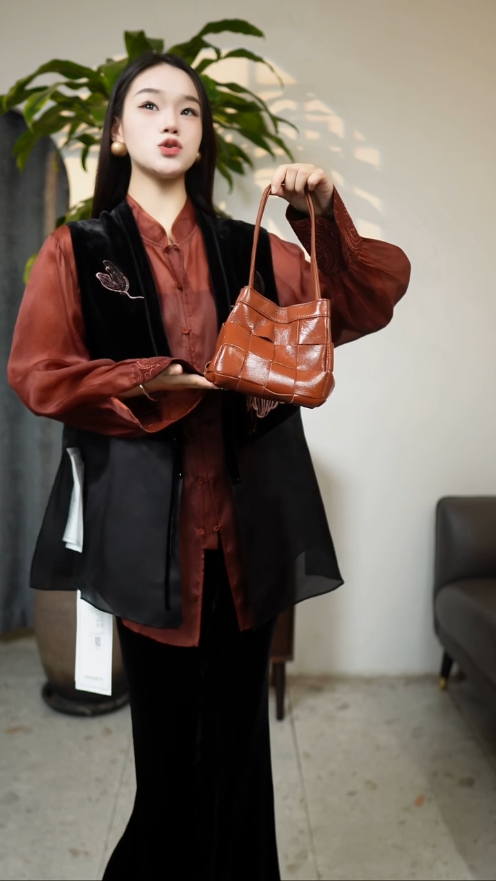 焦糖色菜篮子包包