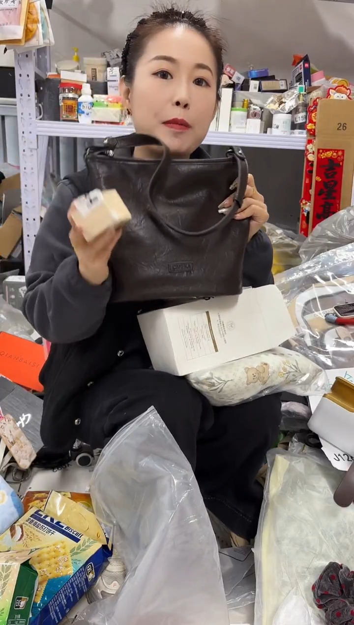 PU上车啦 宝宝们抓紧时间去下方链接拍吧em眼霜发一瓶