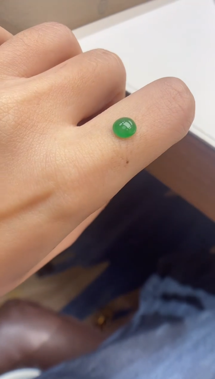 【闪购商品】翡翠颈饰未镶嵌蛋面