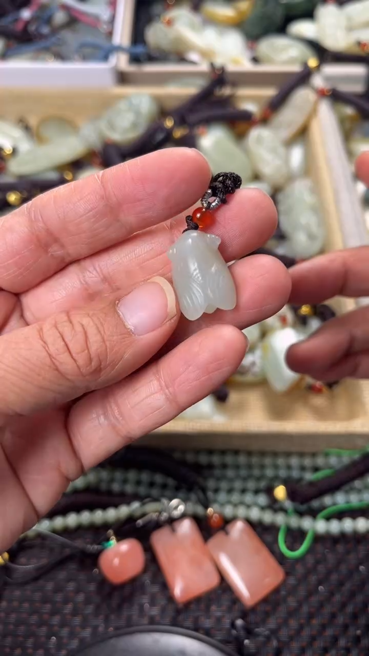 【闪购商品】和田玉颈饰未镶嵌多样性发货没有证书拍一发一有瑕