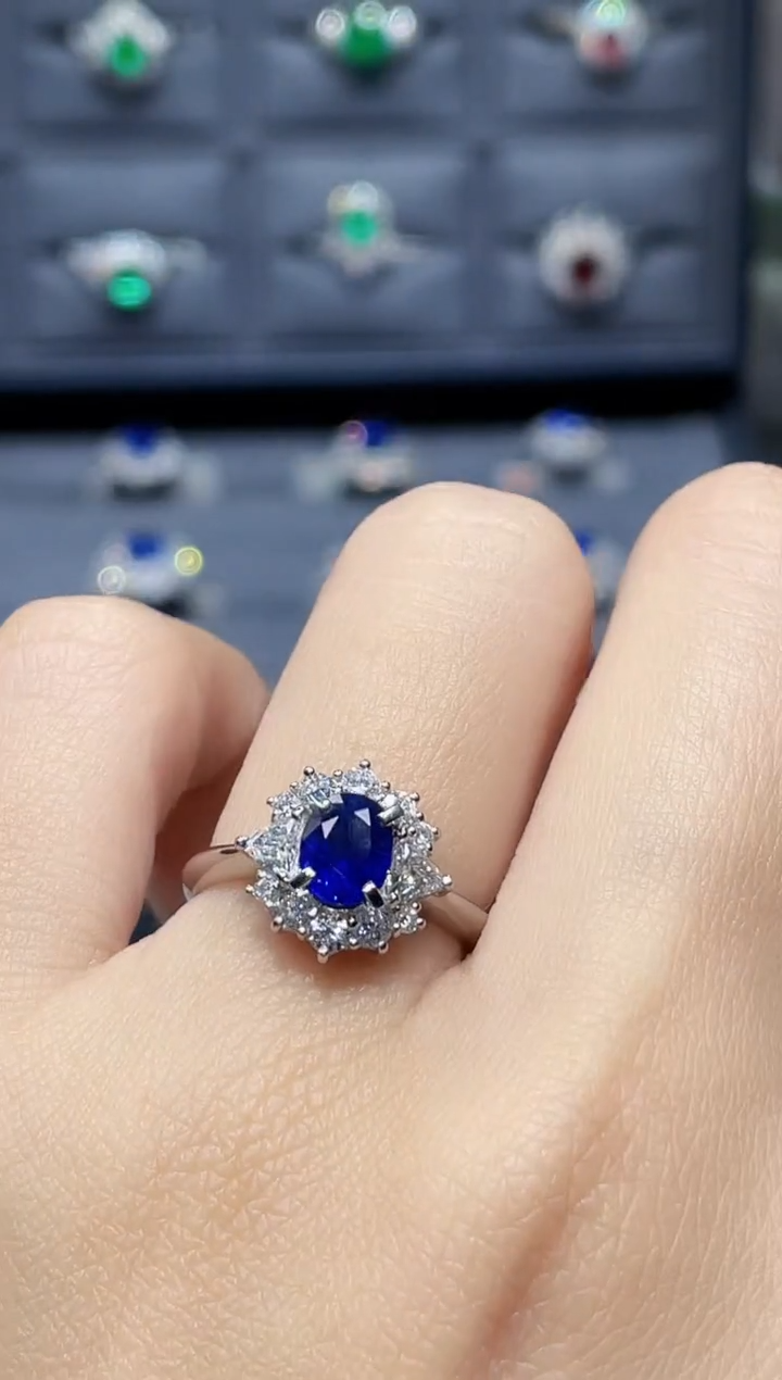 【闪购商品】蓝宝石戒指铂Pt900镶嵌0.95克拉/皇家蓝