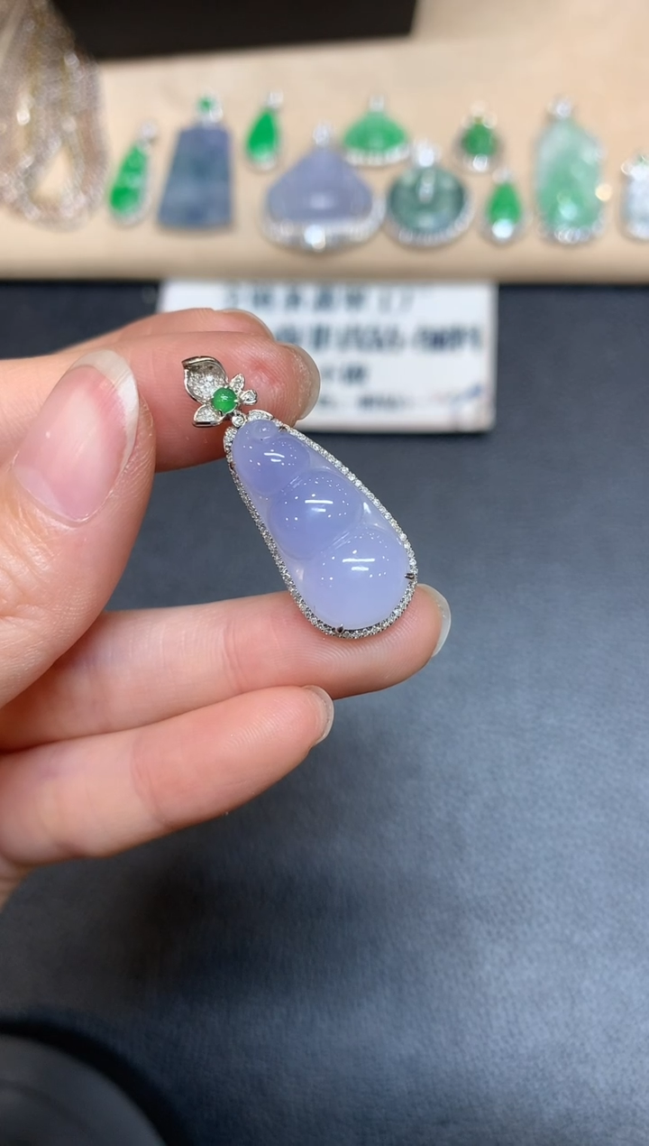 【闪购商品】翡翠颈饰18K金镶嵌福豆【无服务费