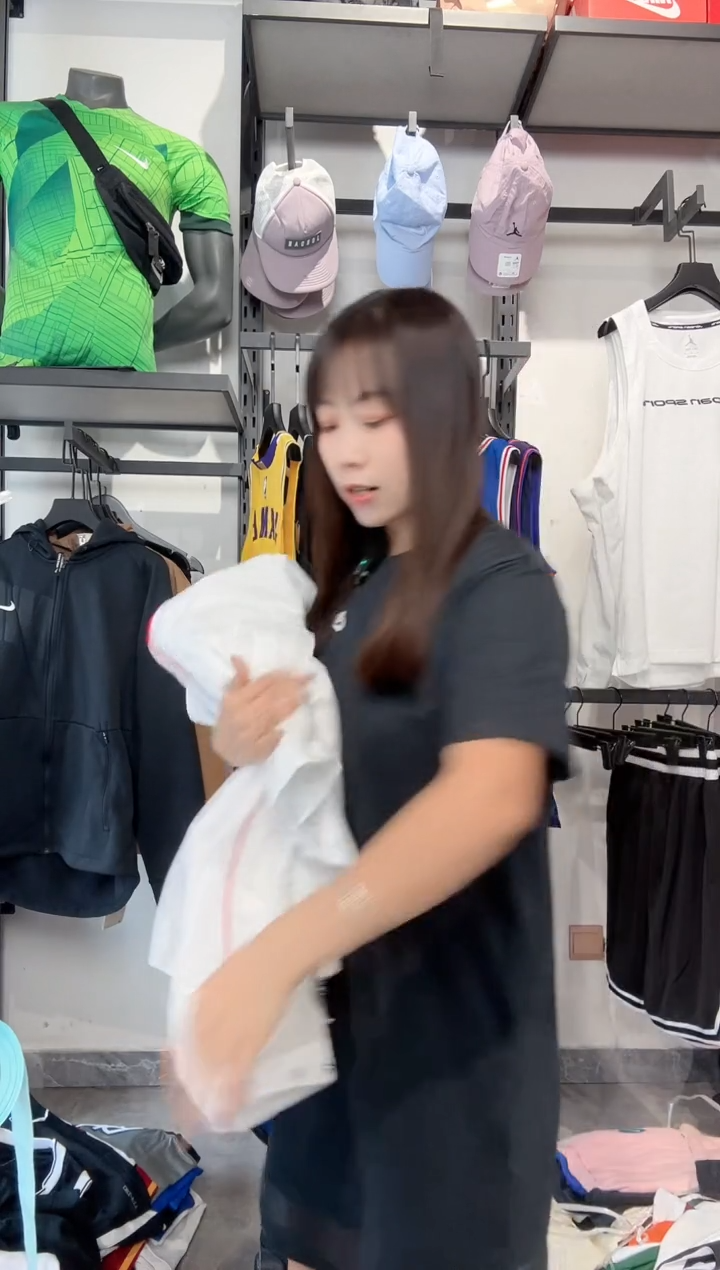 1111编码 耐克卫衣服饰过款为准 尺码XL