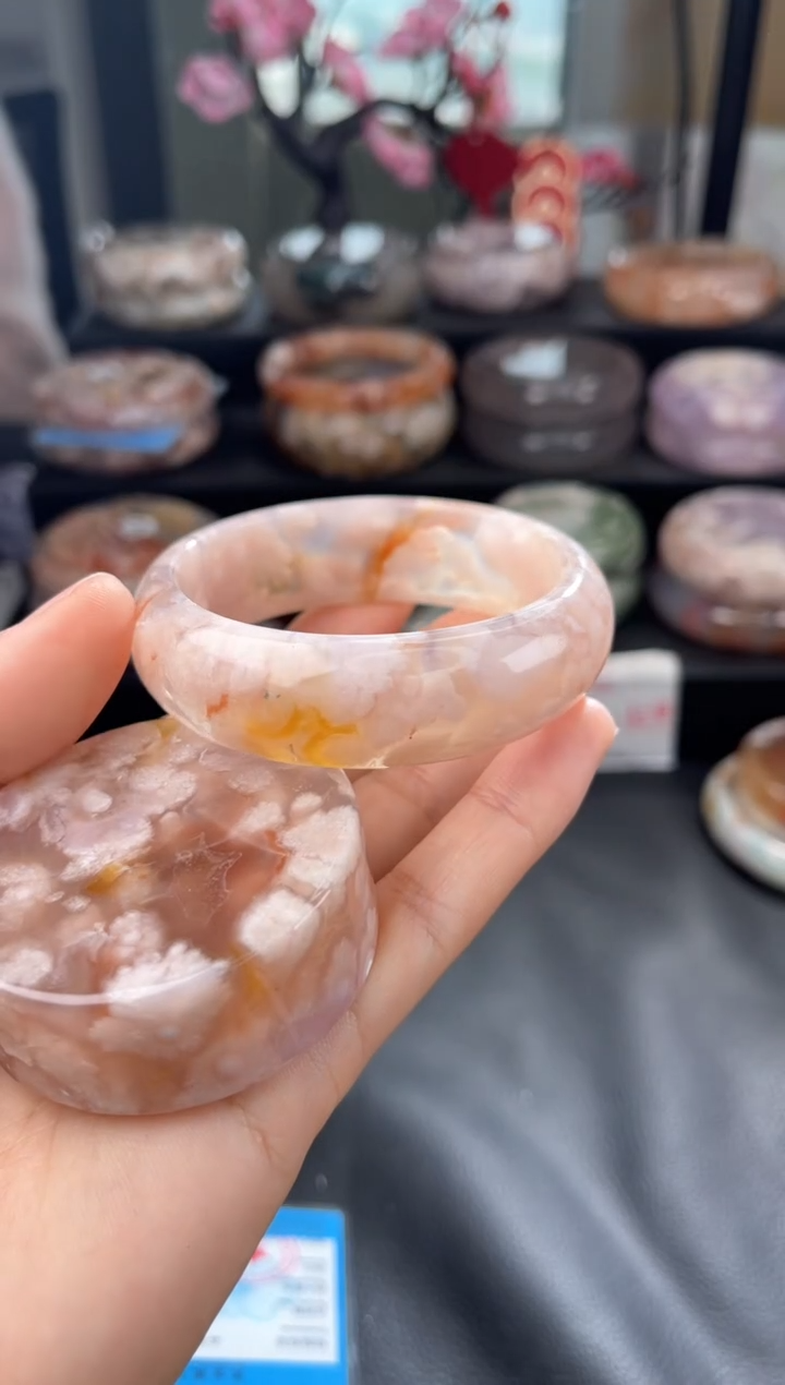 【闪购商品】石英质玉手镯未镶嵌54