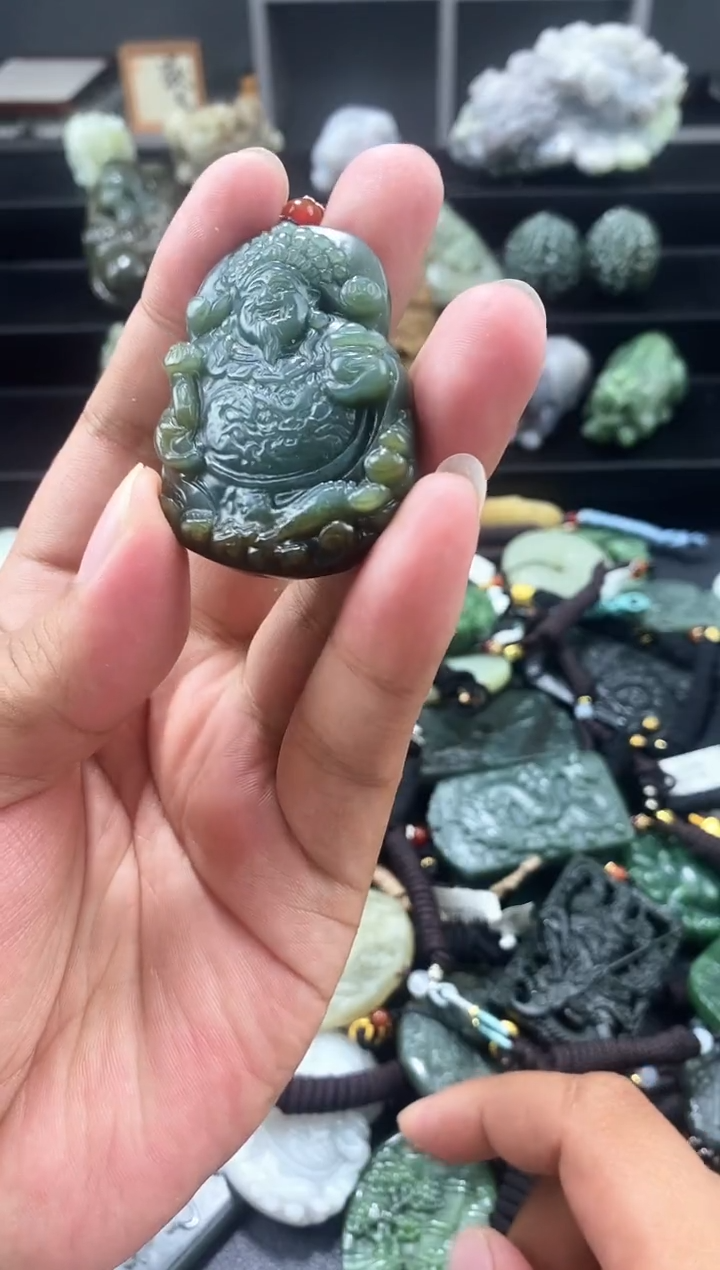 和田玉未镶嵌颈饰1