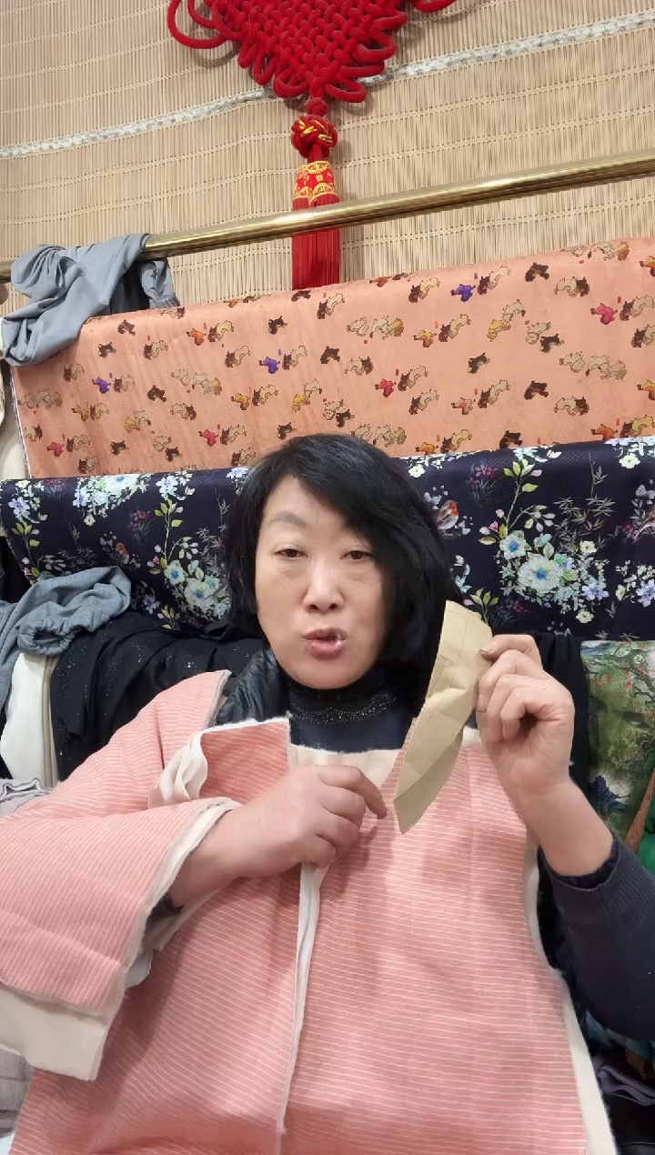 （小孩180码）童装双面德绒含羊毛蚕丝粉色条纹棉衣裁片一件