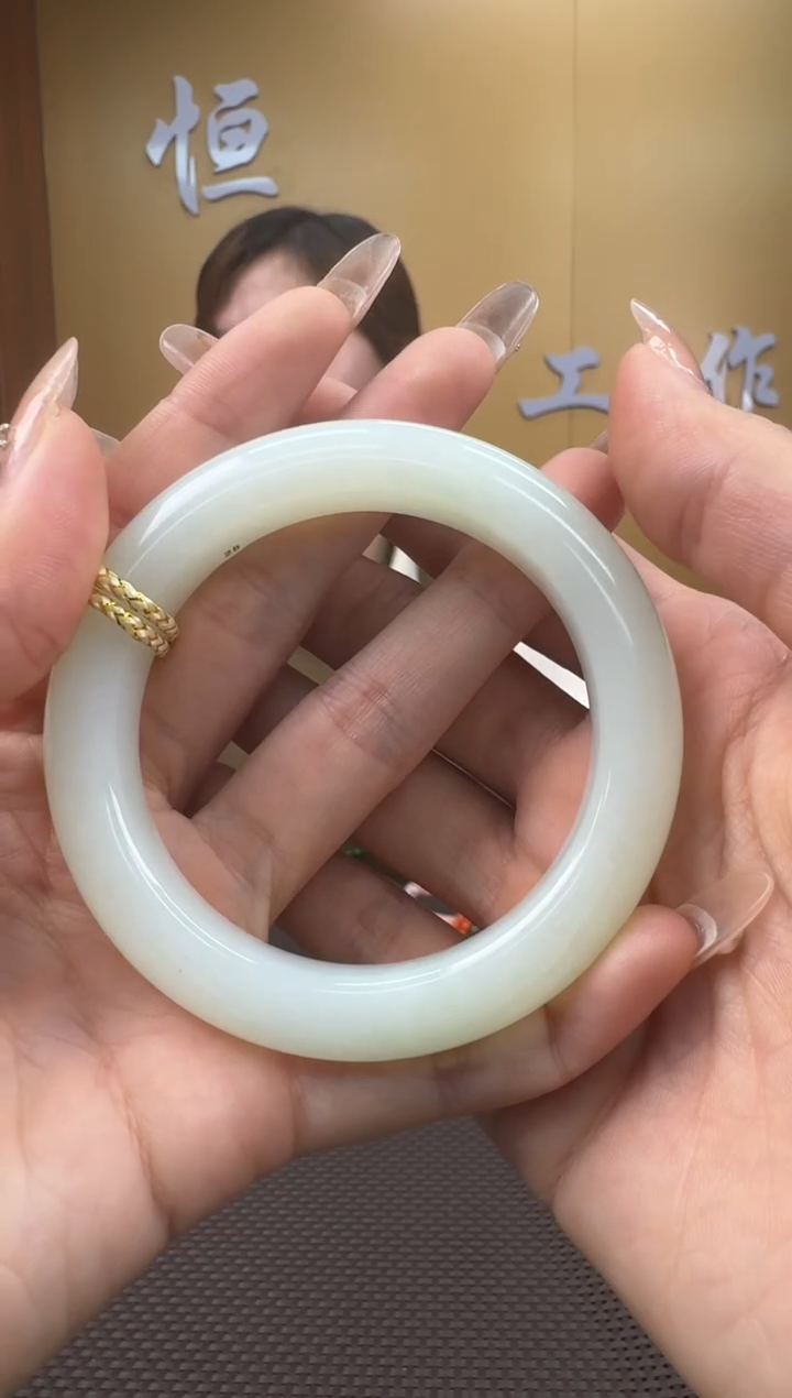 【闪购商品】和田玉手镯未镶嵌56