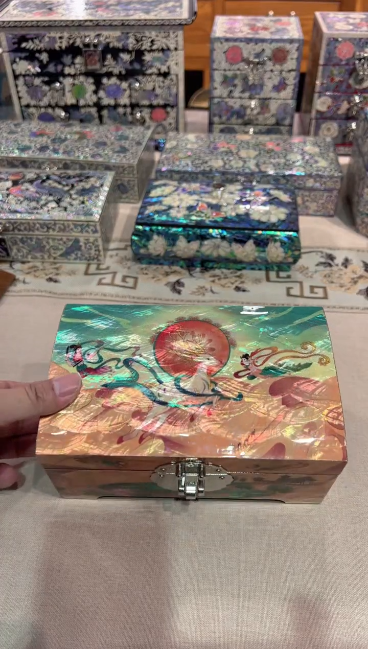 【闪购商品】鱼锁绒布底·弘贝雅螺钿漆器文化馆