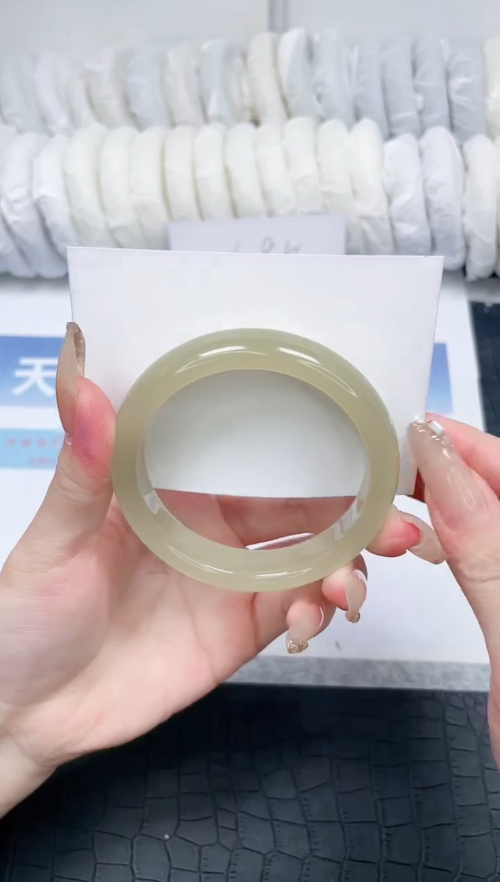 【闪购商品】石英质玉手镯未镶嵌Z321-59.3