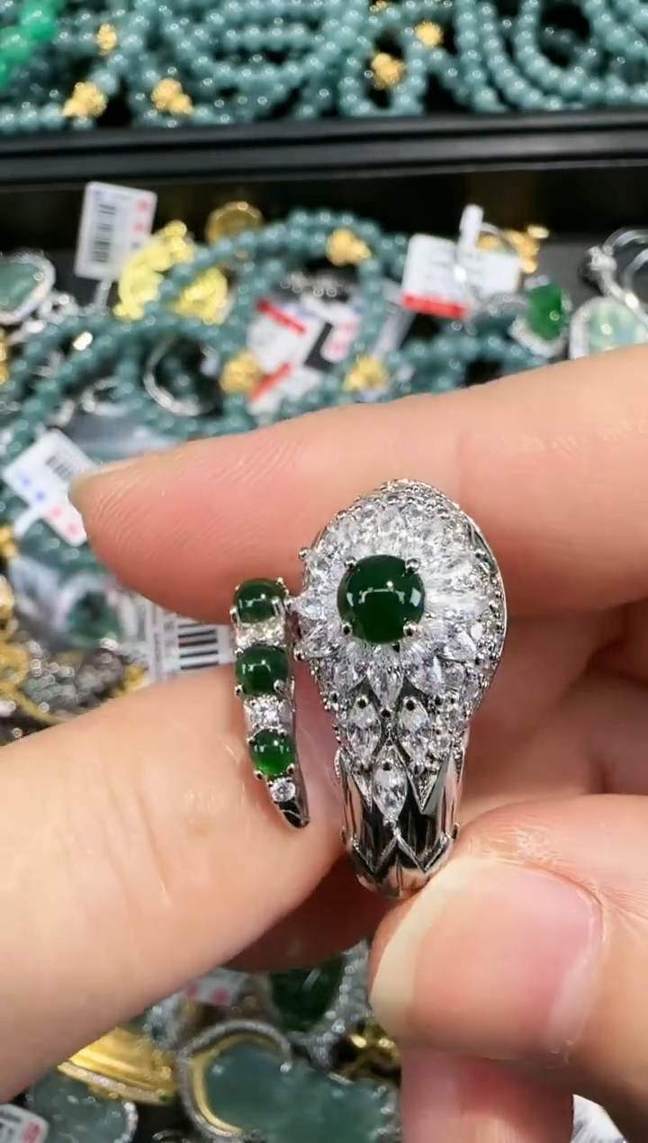 【闪购商品】翡翠吊坠(赠链)未镶嵌天然翡翠A货