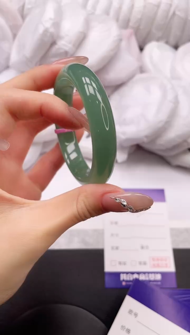 【闪购商品】石英质玉手镯未镶嵌25K123-53