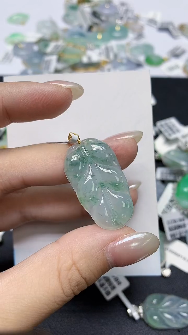 翡翠18K金镶嵌颈饰天然缅甸翡翠A货