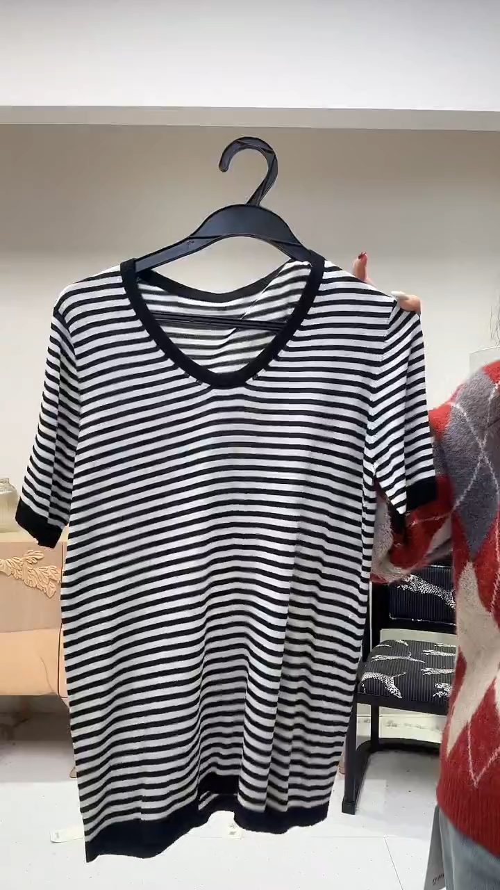 黑白条纹小V领半袖