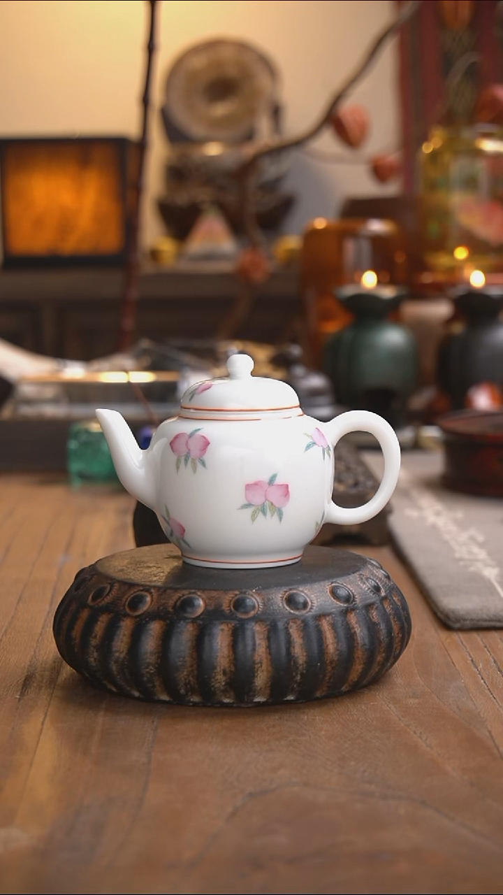 定白桃子小品壶 