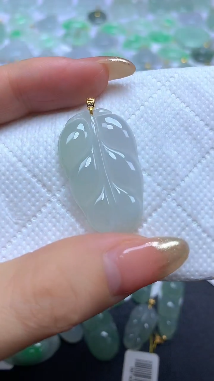 颈饰18K金镶嵌翡翠A货