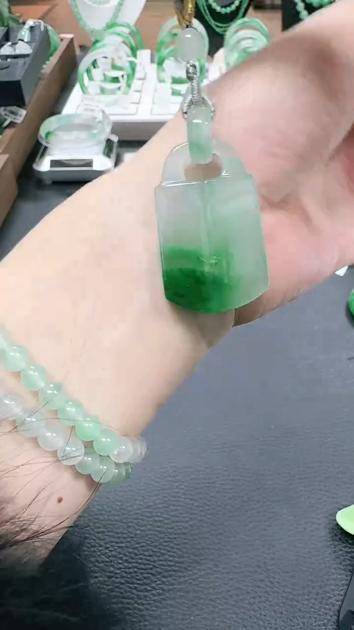 未镶嵌1石英质玉（非洲翠）/0933