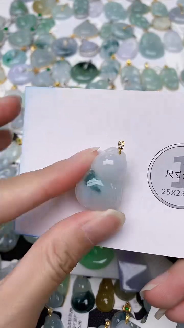 颈饰18K金镶嵌翡翠天然A货翡翠
