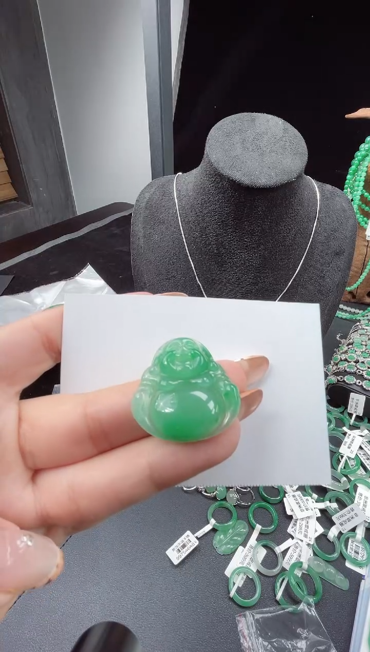 吊坠(赠链)未镶嵌石英质玉（非洲翠）9.32佛公