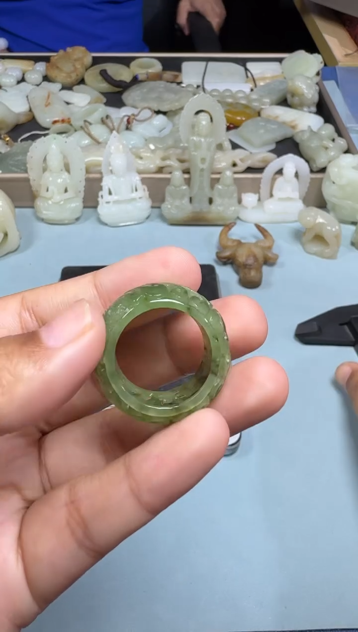 和田玉未镶嵌颈饰1