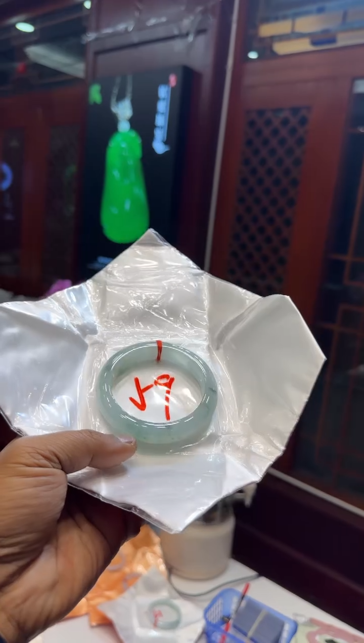 未镶嵌手镯翡翠手镯