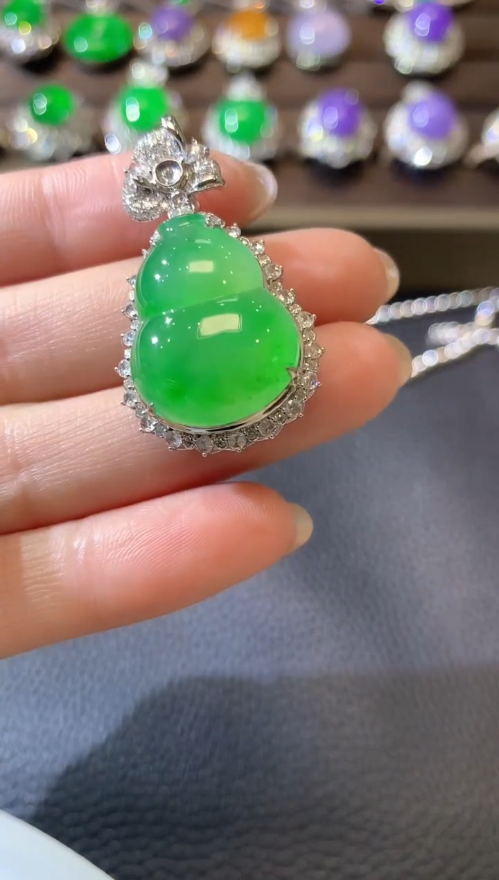 【闪购商品】翡翠吊坠(不含链)18K金镶嵌C73