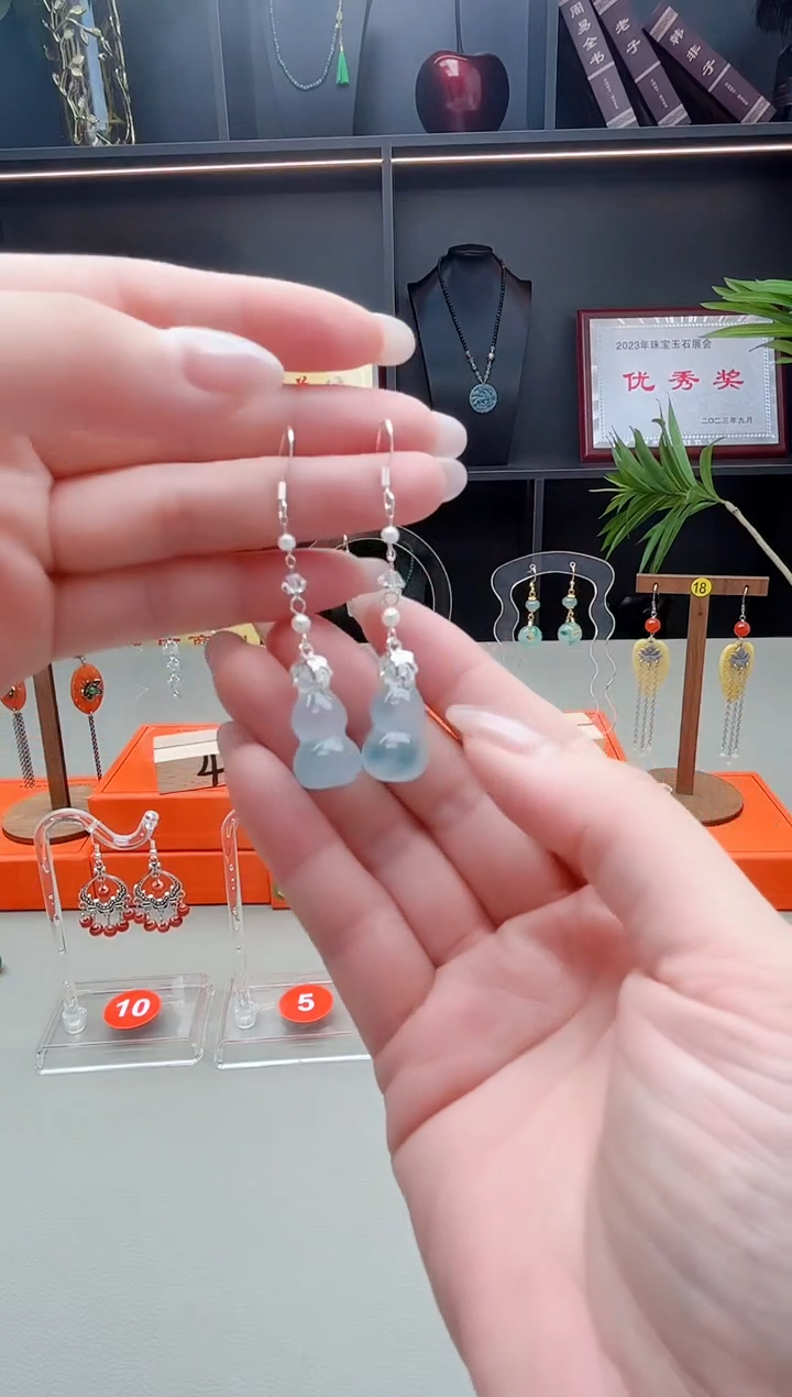 未镶嵌石英质玉（天山翠）耳钉219