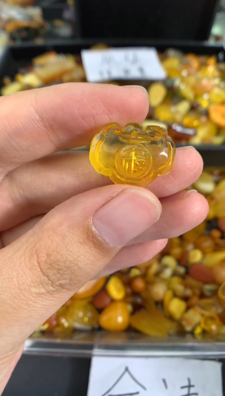 蜜蜡未镶嵌珠宝奇石57