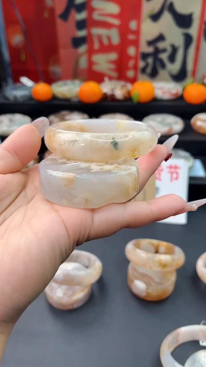 【闪购商品】石英质玉手镯未镶嵌赠送镯心（56圈口）无证书