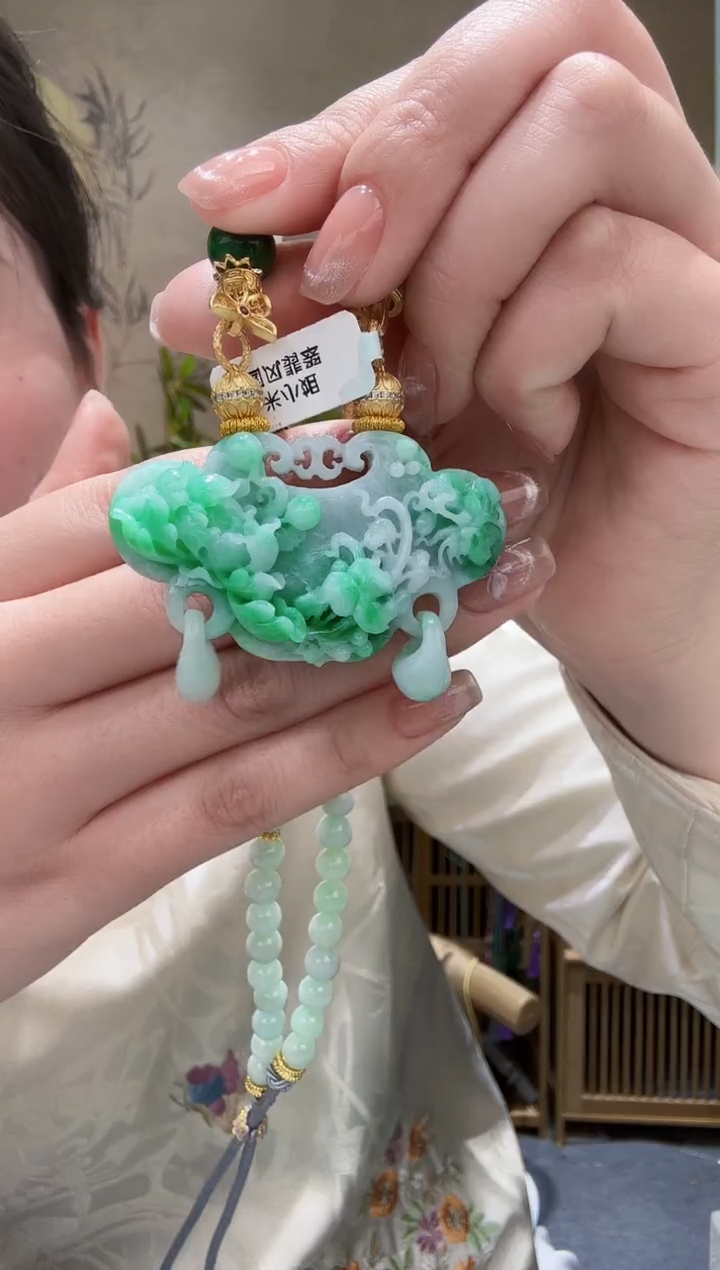 【闪购商品】翡翠颈饰未镶嵌吊坠