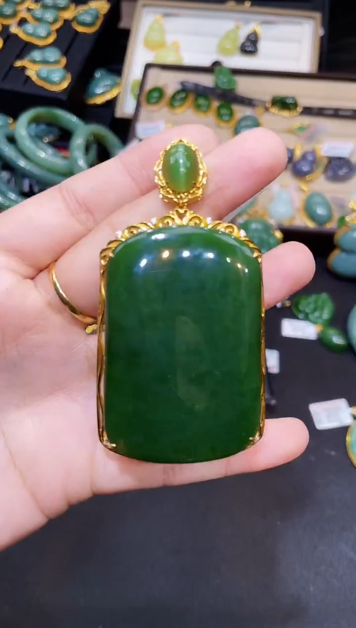 和田玉18K金镶嵌吊坠(赠链)55MM 多样性发一