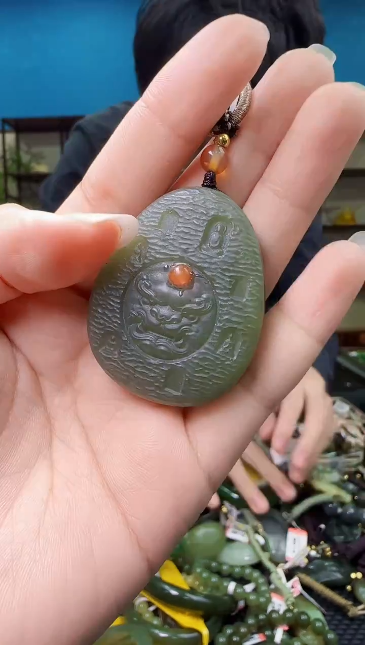 颈饰未镶嵌和田玉1