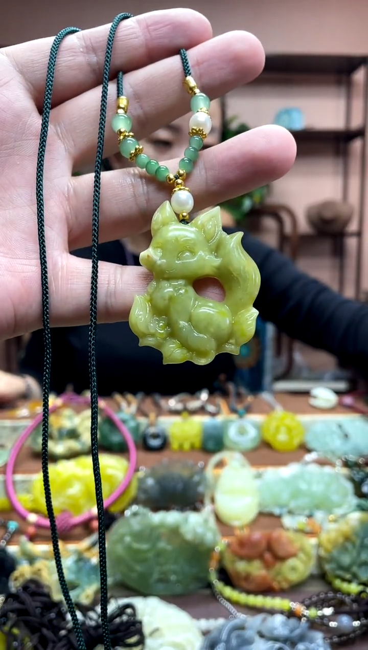 未镶嵌岫玉吊坠·