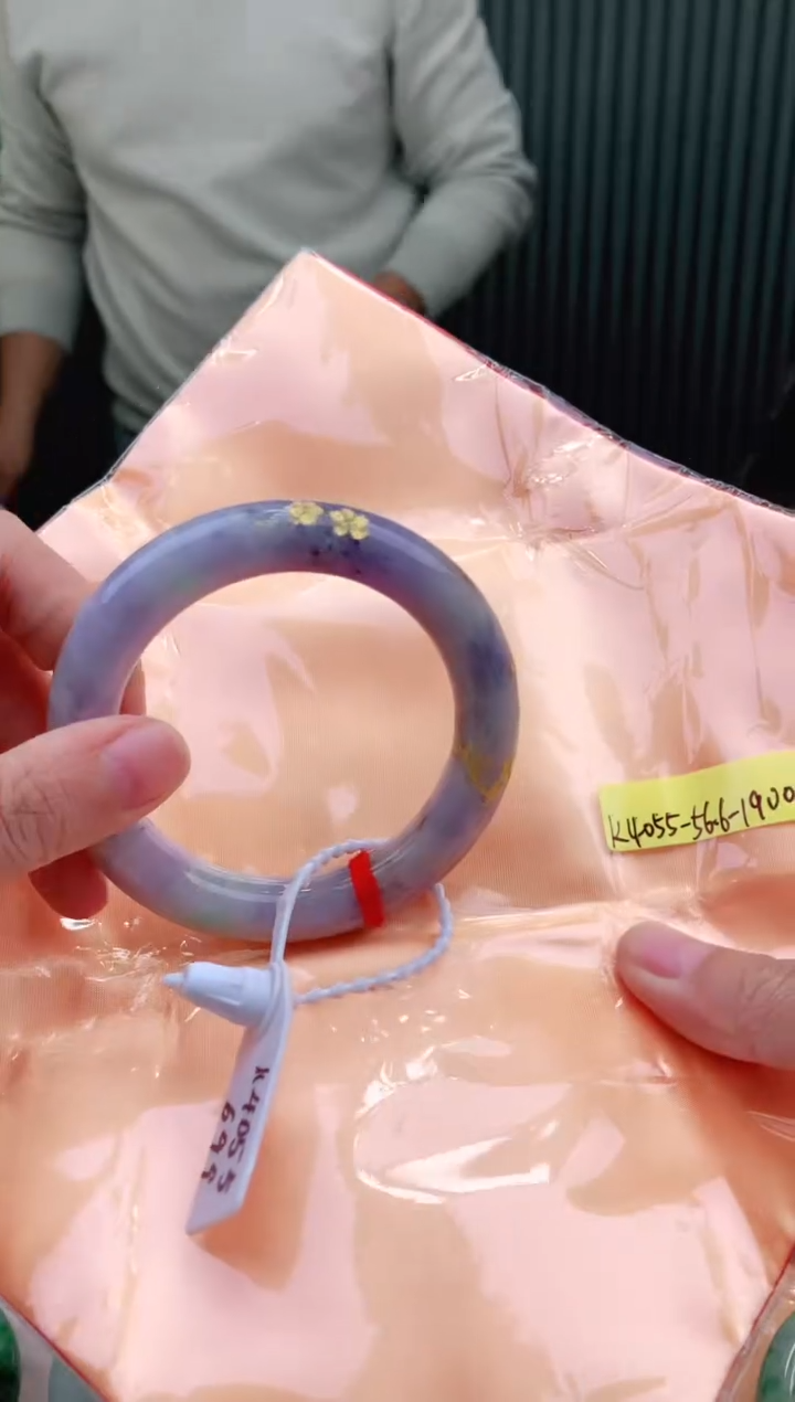 未镶嵌手镯翡翠红**?56+