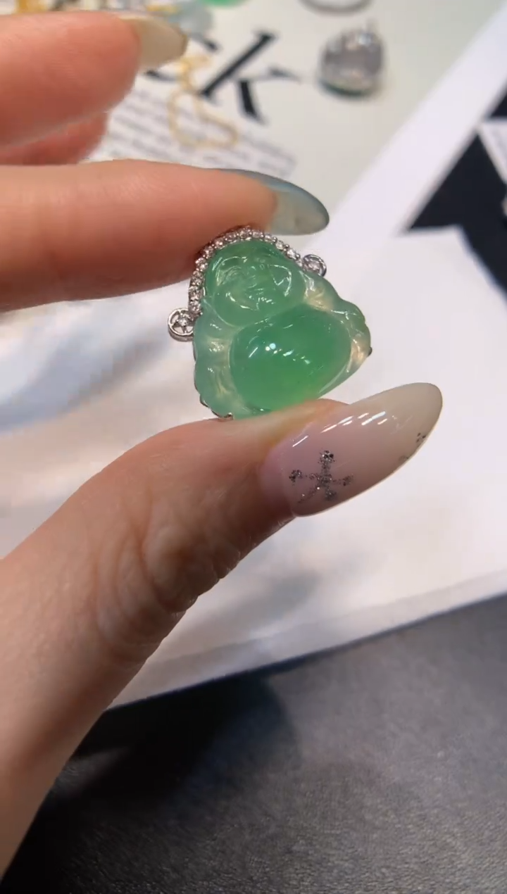 颈饰18K金镶嵌翡翠佛公