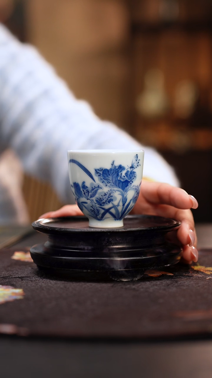首发价 青澜 柴窑 仿古泥 蝴蝶兰手握杯 有手工痕迹