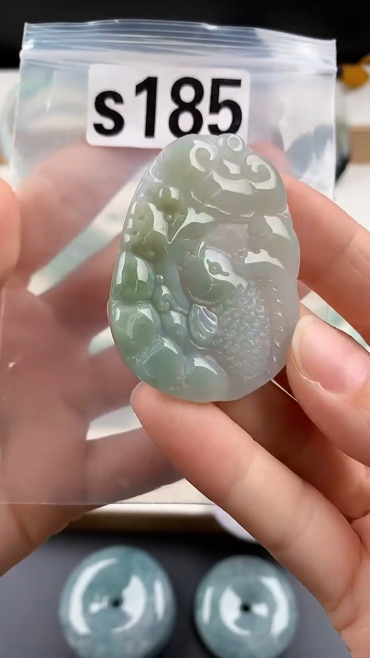 颈饰未镶嵌翡翠天然翡翠吊坠挂件