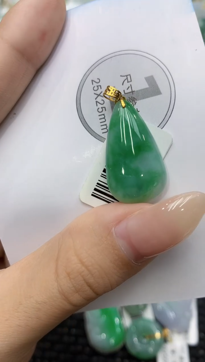 颈饰18K金镶嵌翡翠111111111111