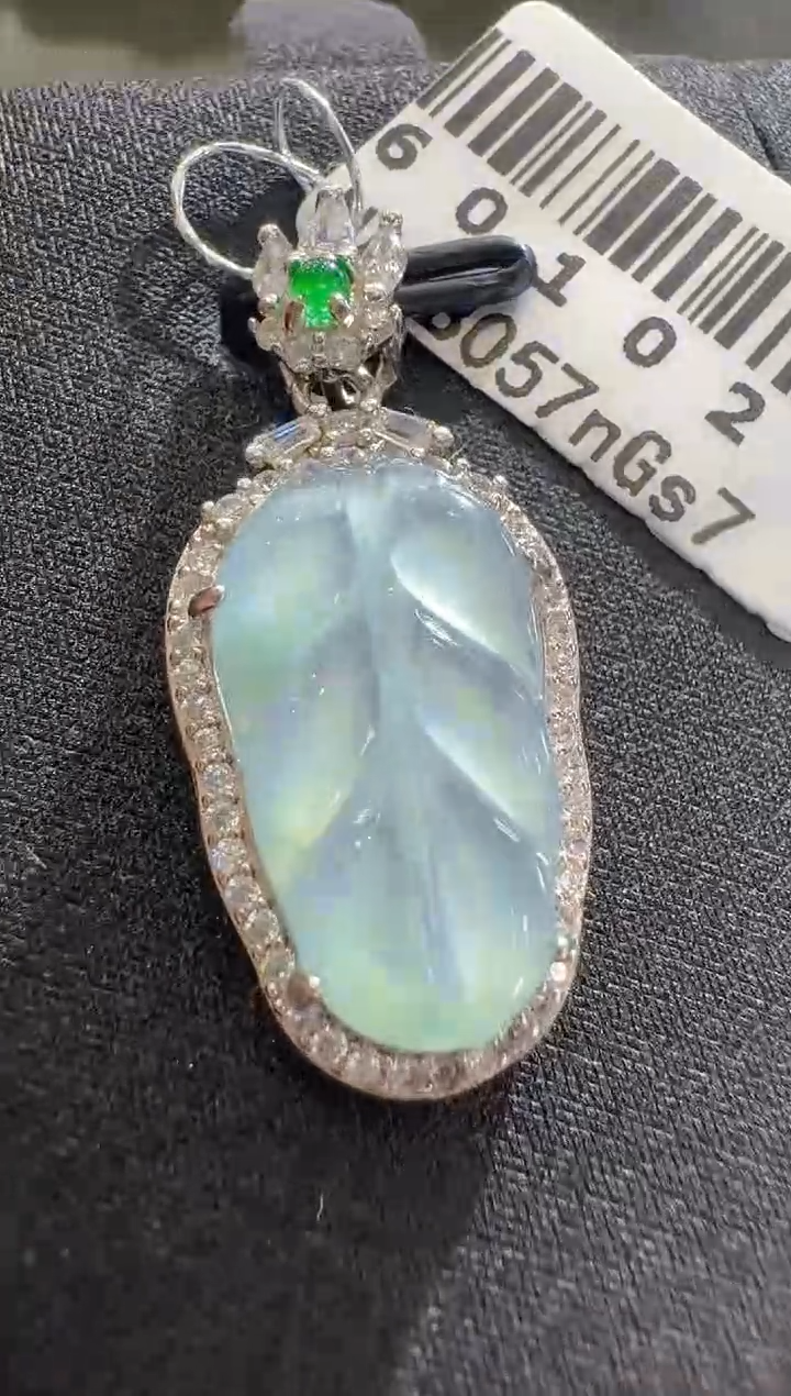 【闪购商品】翡翠吊坠(不含链)银S925镶嵌天然翡翠A货多样性发一件