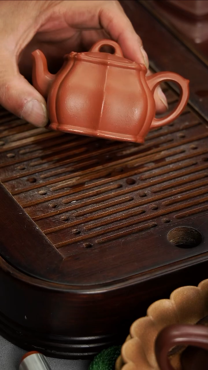 茶壶紫砂宜兴紫砂朱泥筋纹小如意130毫升