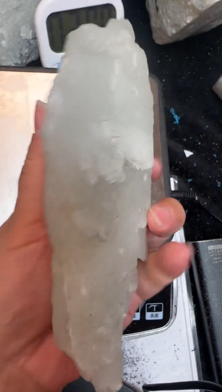 未镶嵌根据客户要求定制和田玉中*人新疆和田玉黑山料